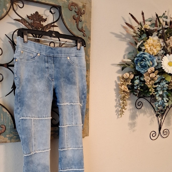 Peter Nygard Blue Cropped Ankle Jeans with Distressed Stripes. NWOT Size SMALL - Picture 4 of 14